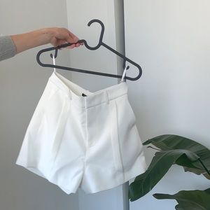 Premium white shorts with pockets